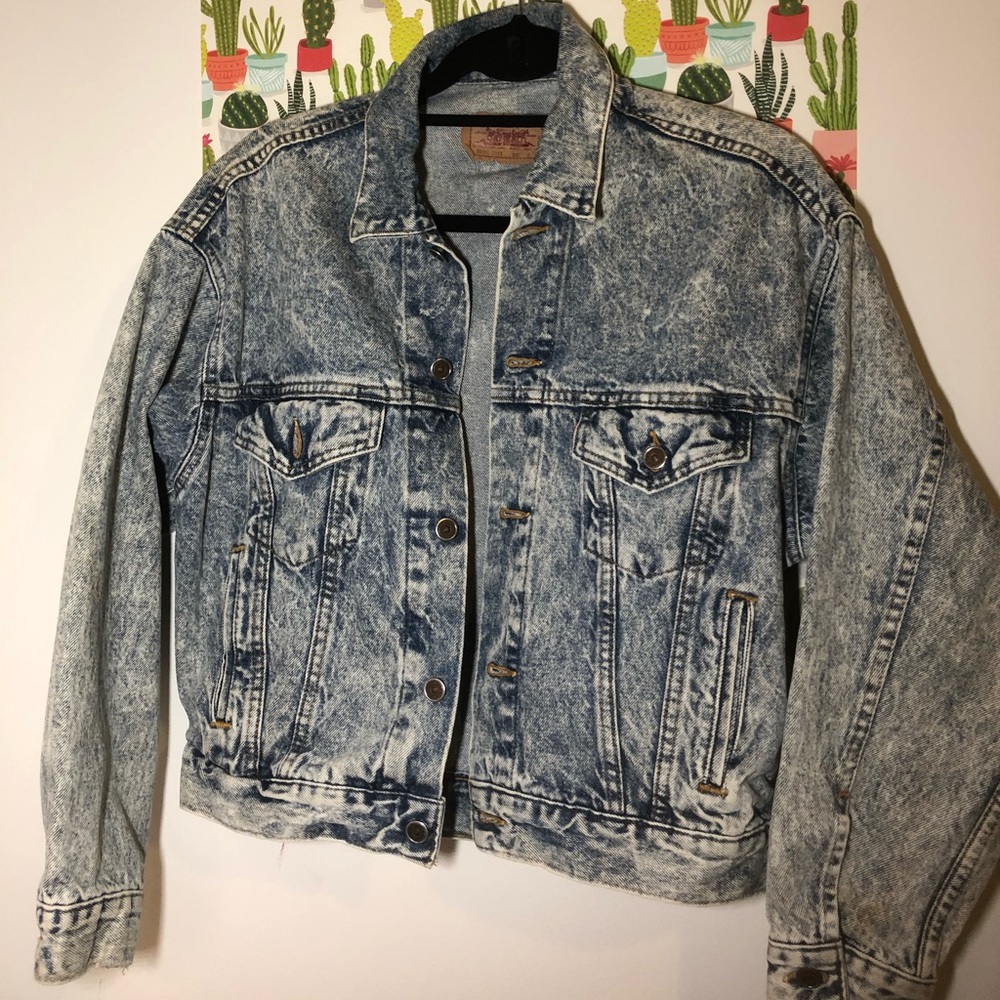 Size small Vintage Acid Wash Levi Strauss jacket